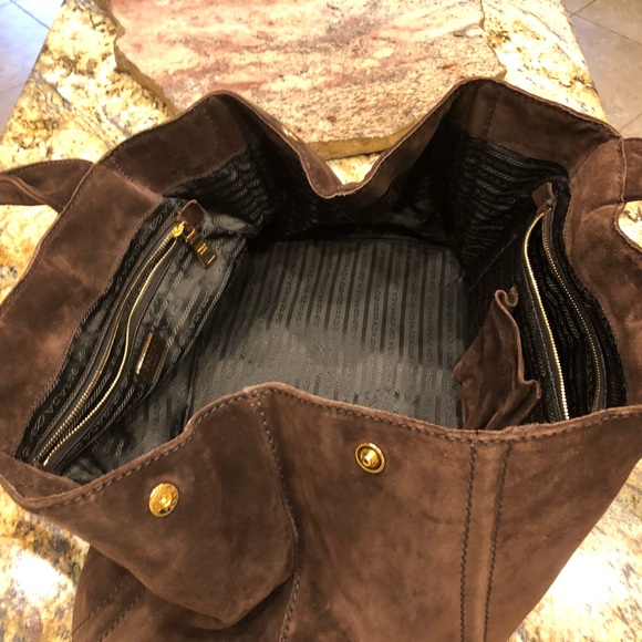 ♥️SOLD♥️PRADA Suede Scamosciato Logo Tote Brown - Picture 3 of 8